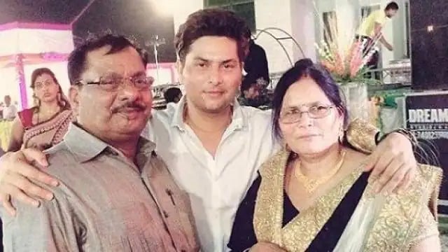 Kuldeep Yadav With His Father And Mother